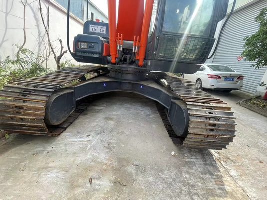 Χρησιμοποιούμενη εκσκαφέας Hitachi ZX210 με χωρητικότητα κουβάς 0,45m3 και βάρος μηχανής 21500 KG