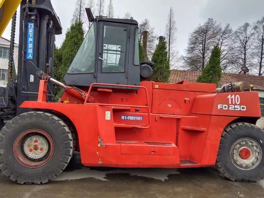 Εργαλεία ανύψωσης φορτηγού TCM FD250 125MM πλάτος πιρούνι για ευέλικτες εφαρμογές