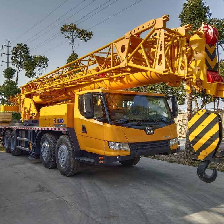 350 KN.m ονομαστική ροπή ανύψωσης Χρησιμοποιείται γερανό φορτηγού XCM QY70KC για βαριές εργασίες