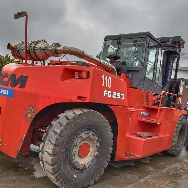 Εργαλεία ανύψωσης φορτηγού TCM FD250 125MM πλάτος πιρούνι για ευέλικτες εφαρμογές